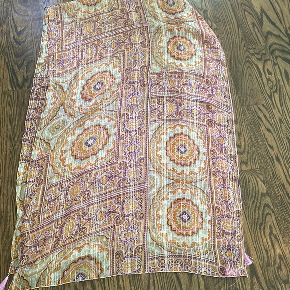 Tasseled scarf - Picture 4 of 6